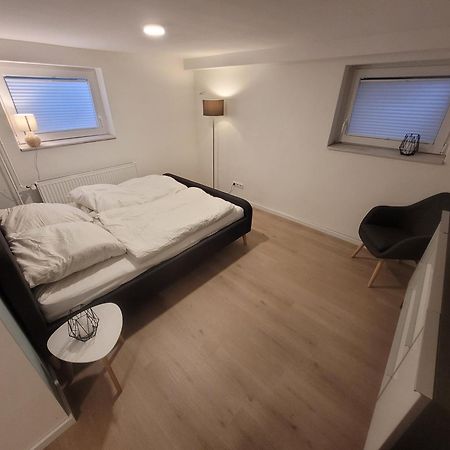 Zimmer Im Souterrain Mit Eigenem Bad Celle Exterior photo